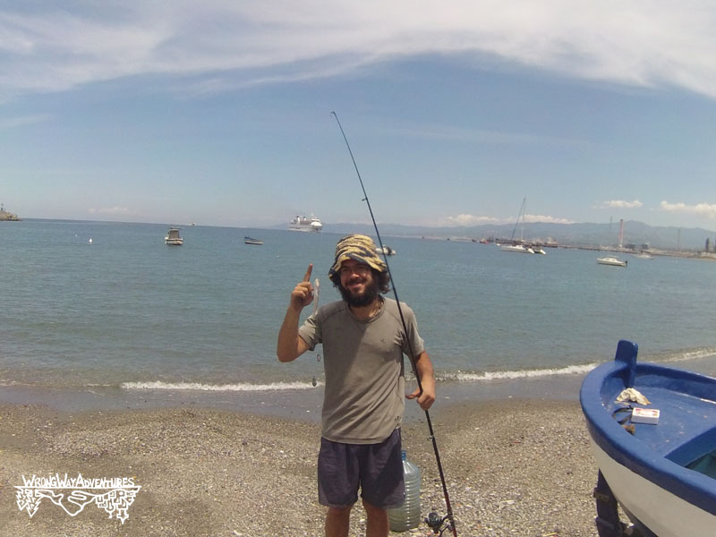 Pesca peces en Sicilia